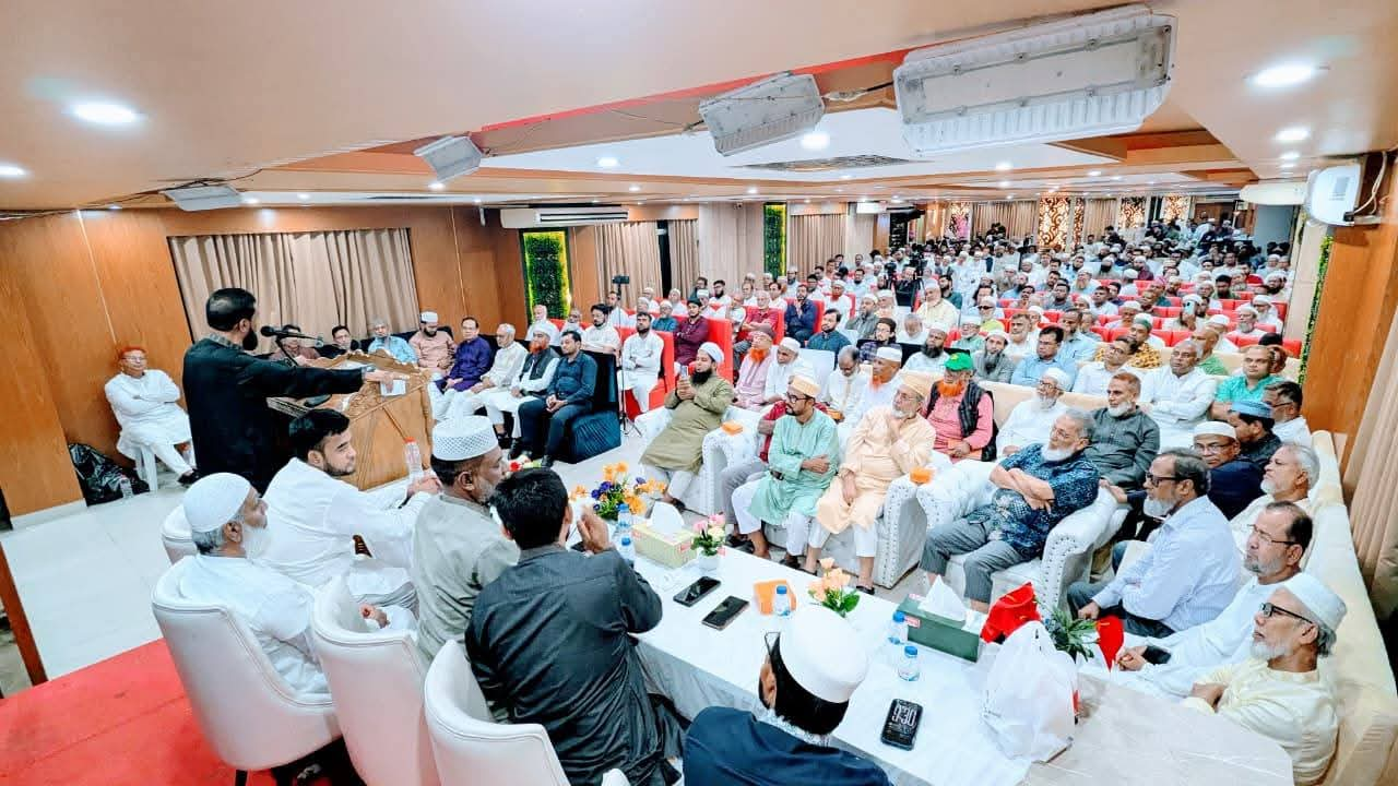 বিশিষ্ট ব্যক্তিদের সঙ্গে মতবিনিময়