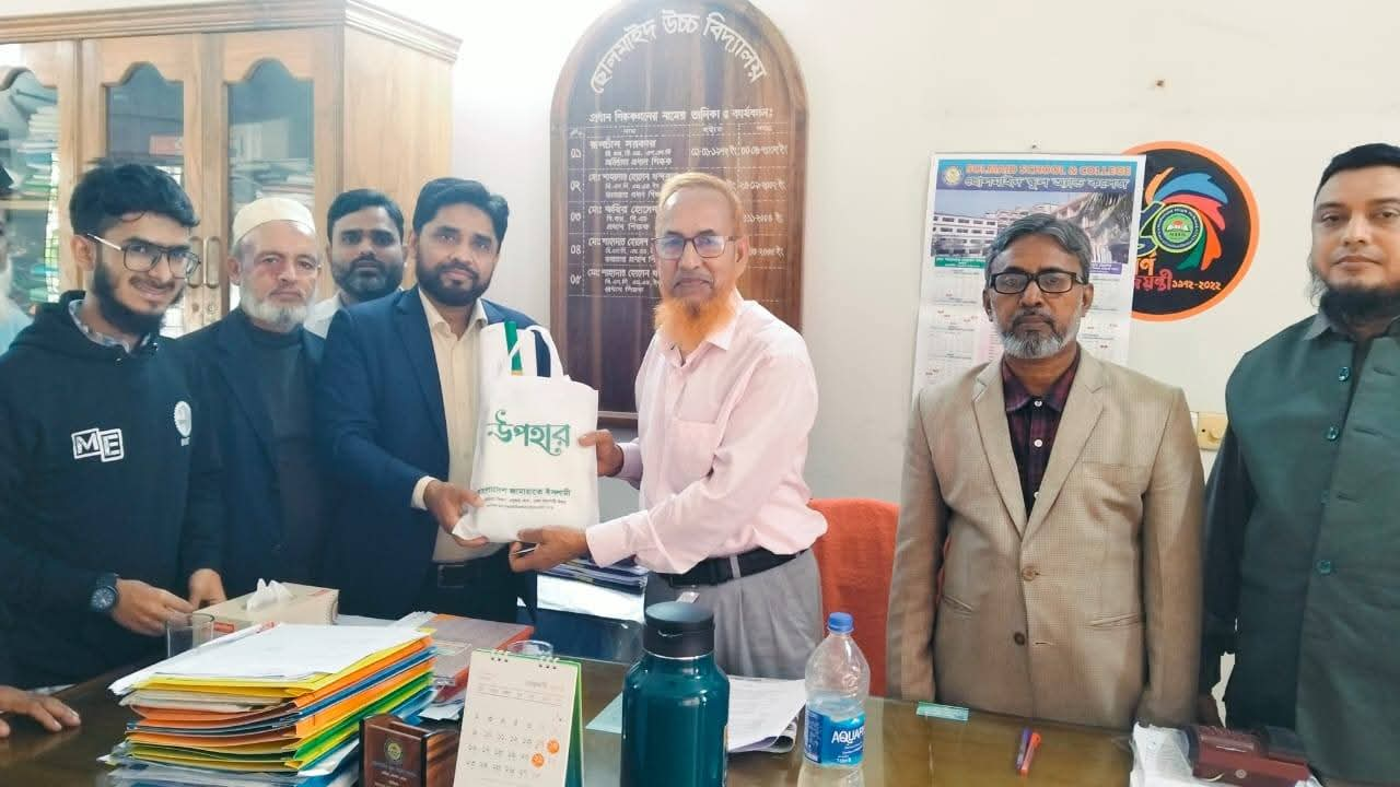 শিক্ষক, প্রশাসনিক কর্মকর্তা ও বিশিষ্টজনদের উপহার প্রদান — 6