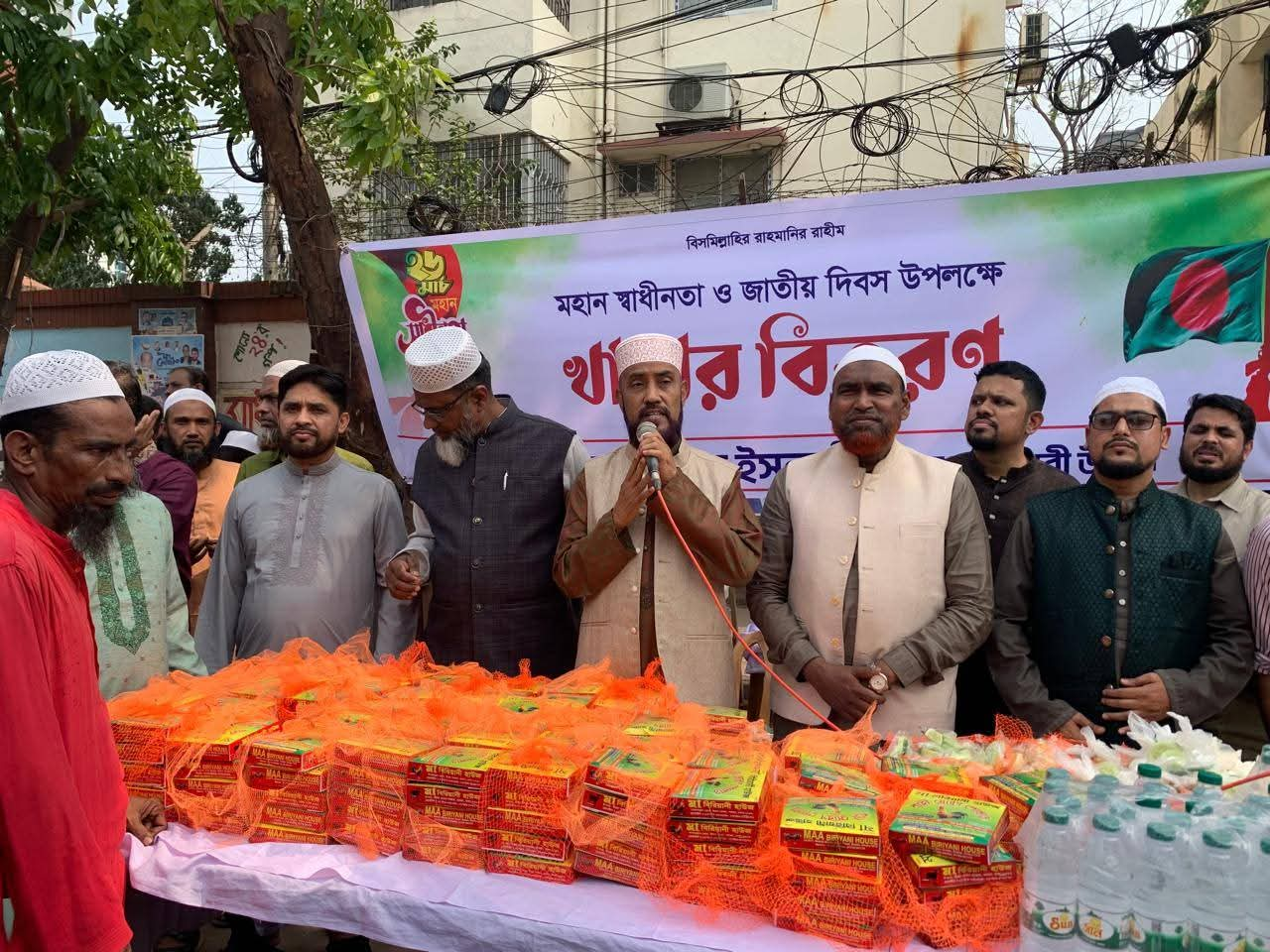 অসহায় মানুষের মাঝে খাবার ও ঈদ সামগ্রী বিতরণ — 16
