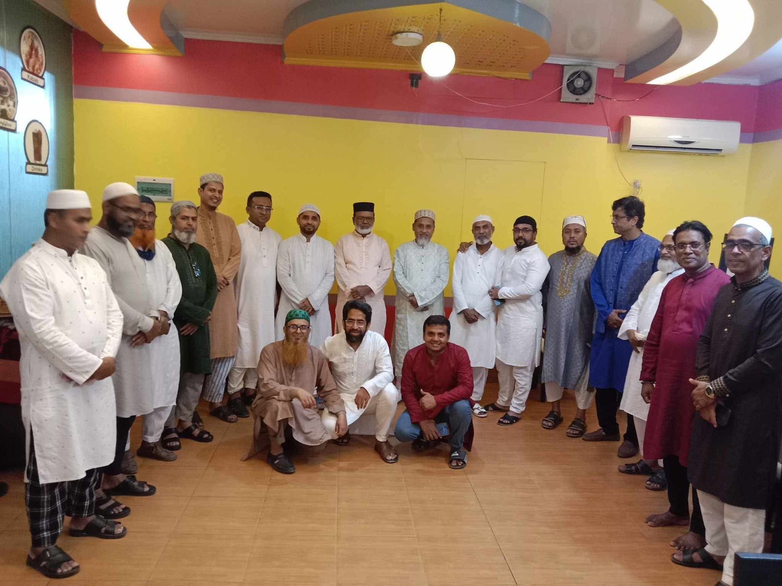 বিশিষ্ট ব্যক্তিদের নিয়ে ইফতার মাহফিল
