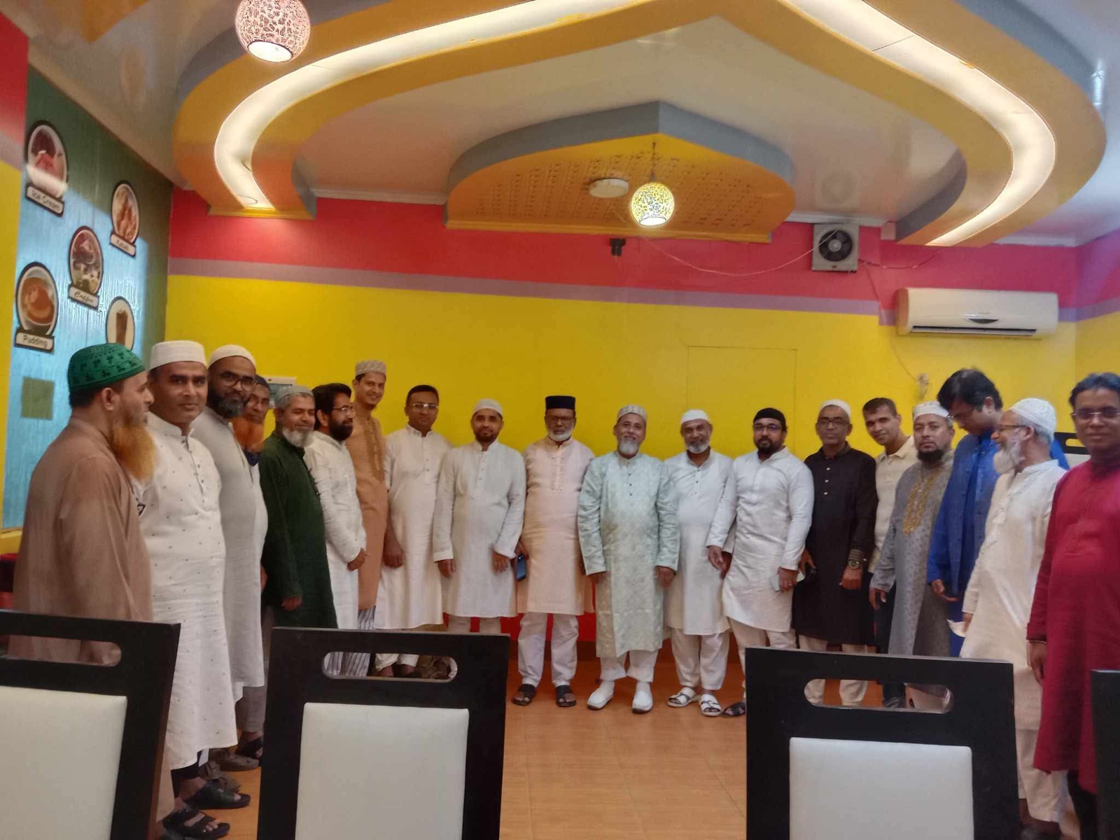 বিশিষ্ট ব্যক্তিদের নিয়ে ইফতার মাহফিল — 2
